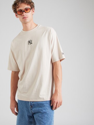 T-Shirt NEW ERA en beige : devant