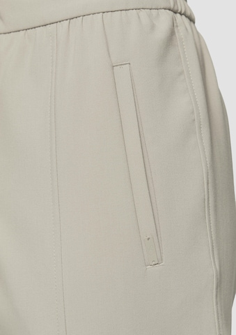 QS Tapered Broek in Grijs