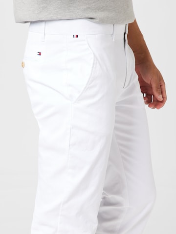 Regular Pantaloni eleganți 'Bleecker' de la TOMMY HILFIGER pe alb