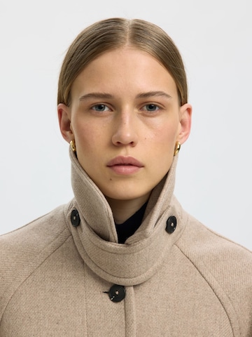 SELECTED Välikausitakki 'SLWRAEY' värissä beige