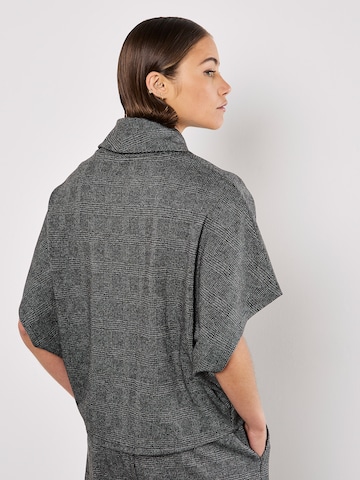 Chemisier Apricot en gris