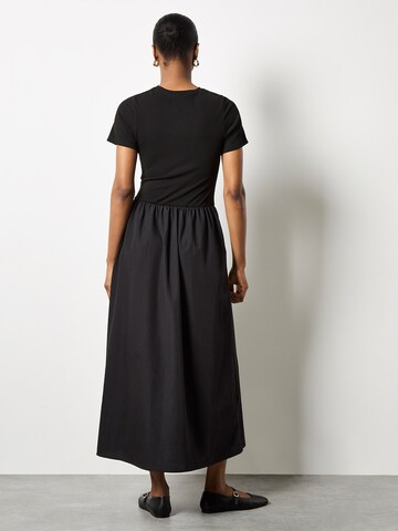 Robe ' ' Apricot en noir