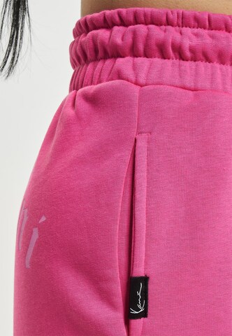 Karl Kani Regular Sporthose in Pink