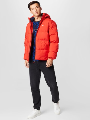 Tommy Jeans - Casaco de inverno em vermelho