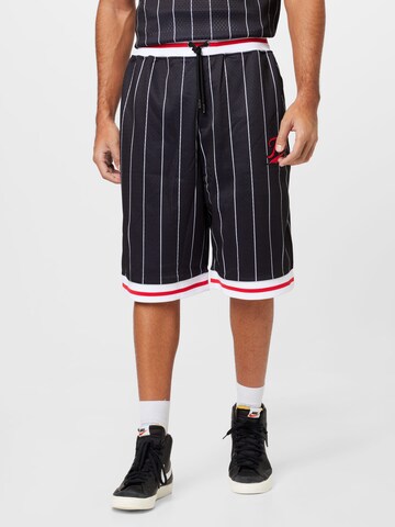 FUBU Loosefit Shorts in Schwarz: predná strana