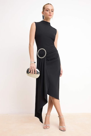 Trendyol - Vestido en negro: frente