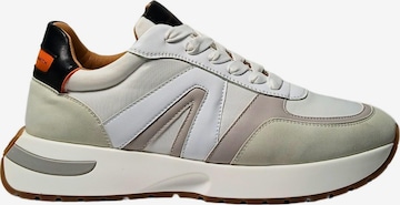 Baskets basses Alexander Smith en blanc : devant