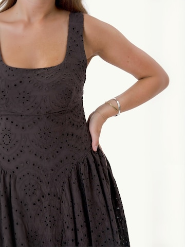 TEESHOPPEN Dress ' Asta ' in Brown