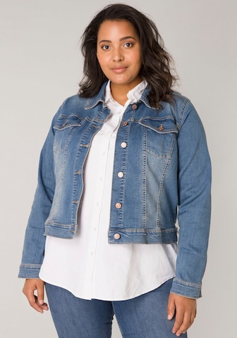 BASE LEVEL CURVY Between-Season Jacket in Blue: front