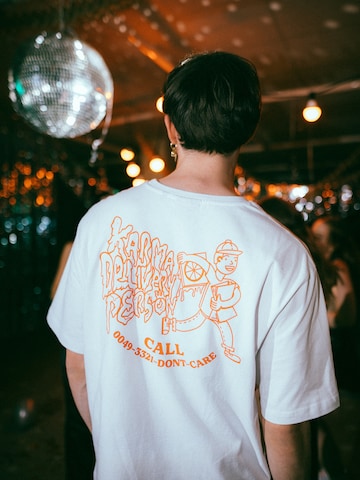 UNFOLLOWED x ABOUT YOU Shirt 'DELIVERY' in White