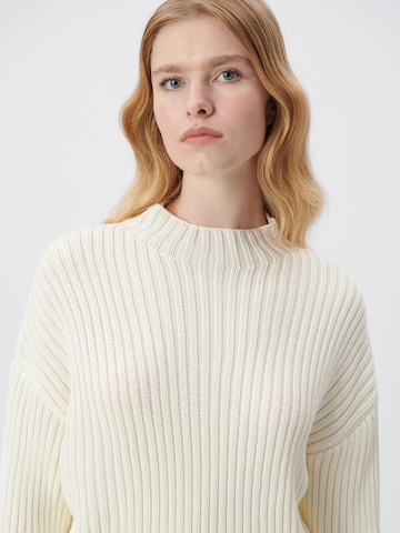 Mavi Sweater in White