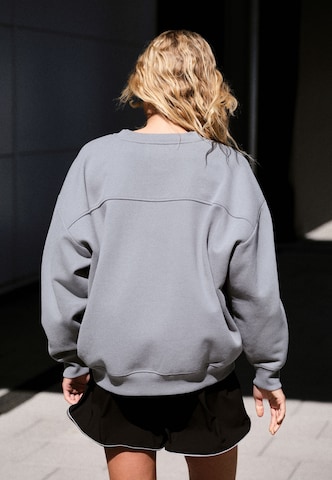 self. Sweatshirt in Grijs