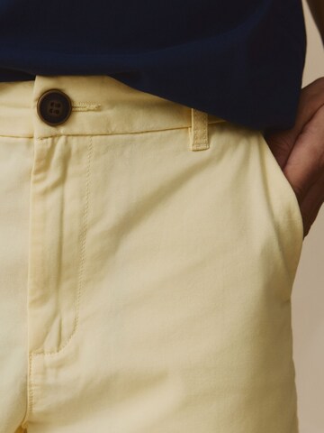 Next - regular Pantalón en amarillo