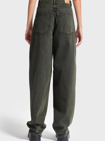 IT'S BASIC Loose fit Jeans 'IVY Skater Mid Rise Jeans' in Green