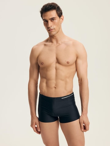Pantaloncini da bagno di Henderson in nero: frontale