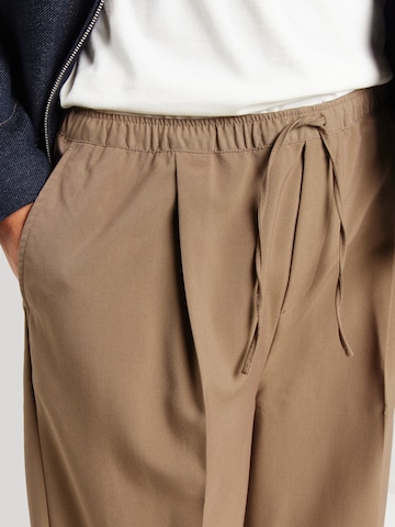 WEEKDAY Loose fit Pleated Pants in Beige