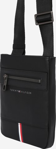 TOMMY HILFIGER Skuldertaske i sort: forside