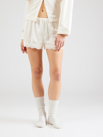 ETAMKratke hlače za spavanje 'PURE SENSUAL' - bijela boja: prednji dio