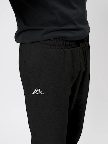 KAPPA Tapered Housut 'Caseri' värissä musta