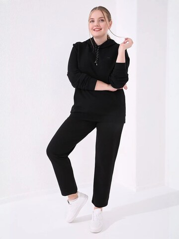 Tommy Life Regular Pants 'Jogginghose' in Black: front