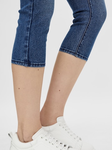 Slimfit Jeans 'SARNIA' de la MAMALICIOUS pe albastru