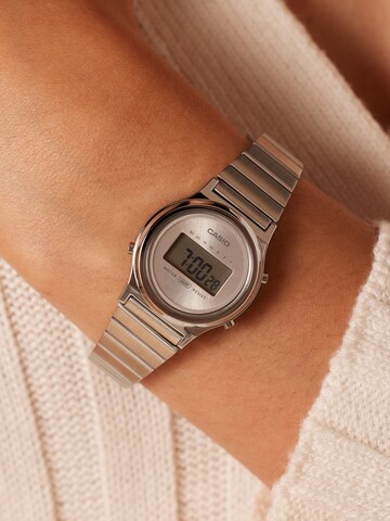 Montre digitale CASIO en argent