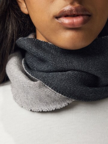 PIECES Scarf in Grey