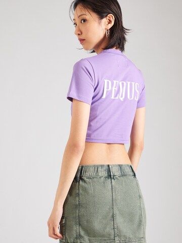 Pequs T-shirt i lila: framsida
