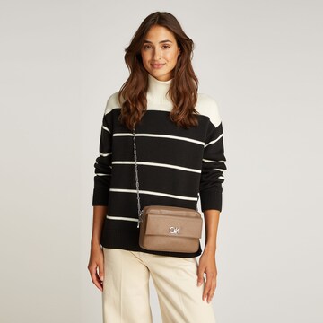 Calvin Klein Crossbody Bag in Beige: front