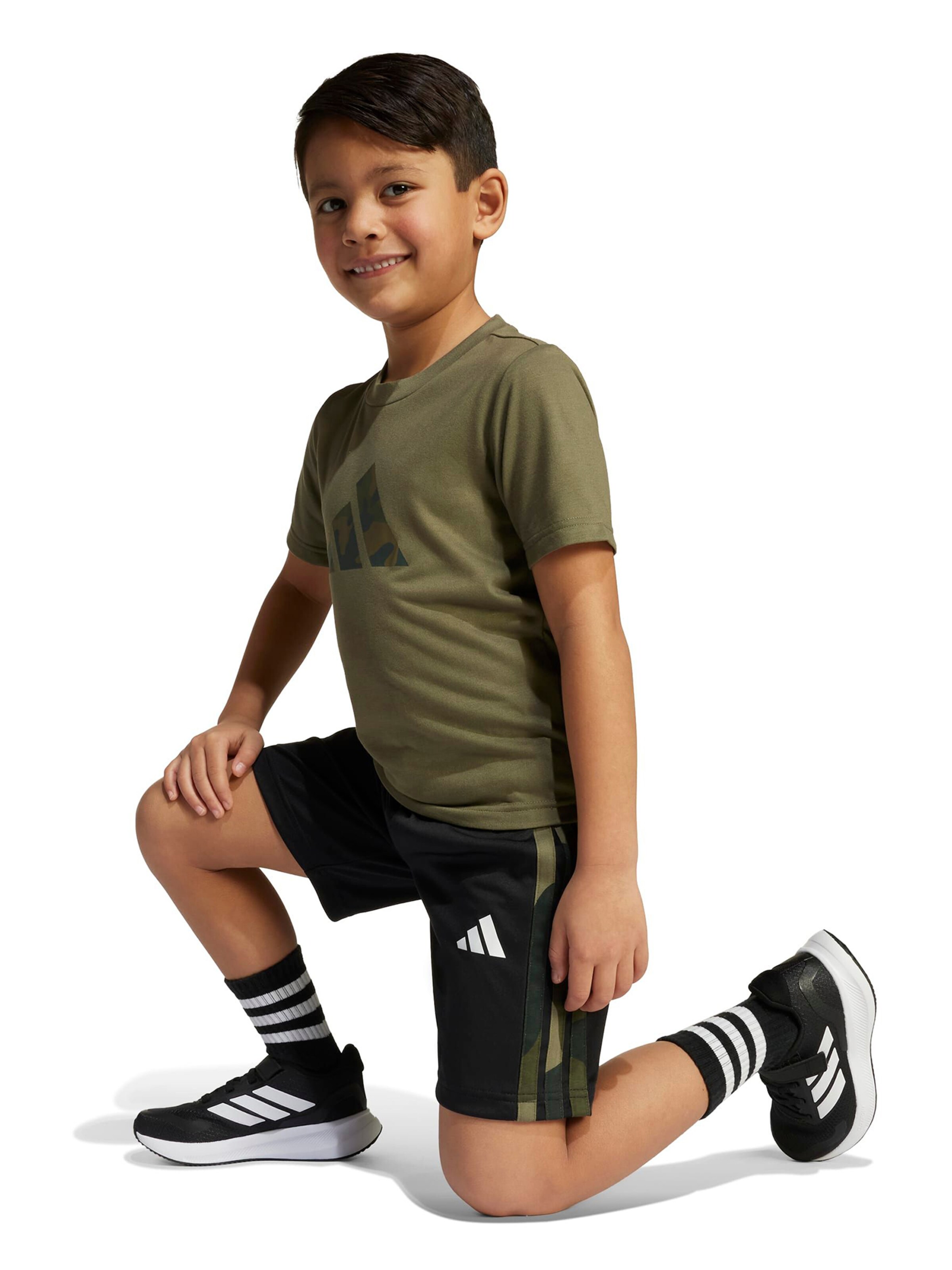 ADIDAS SPORTSWEAR Тренировочный костюм 'Train Essentials' в Зеленый