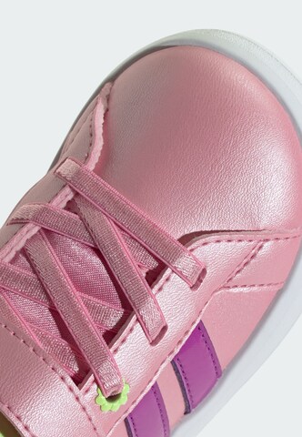 ADIDAS SPORTSWEAR Tennarit 'Grand Court 3.0' värissä vaaleanpunainen