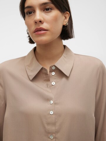 Chemisier 'TIRA' VERO MODA en beige