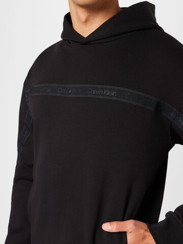 Calvin Klein Sweatshirt i svart
