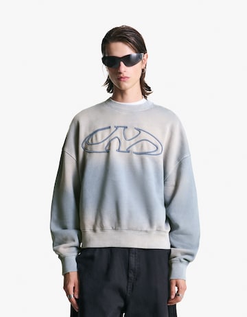 BershkaSweater majica - plava boja: prednji dio