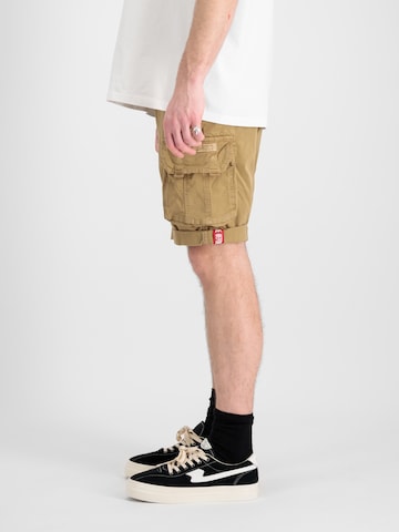 ALPHA INDUSTRIES Regular Shorts in Grün