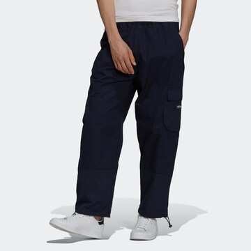 regular Pantaloni cargo di ADIDAS ORIGINALS in blu: frontale