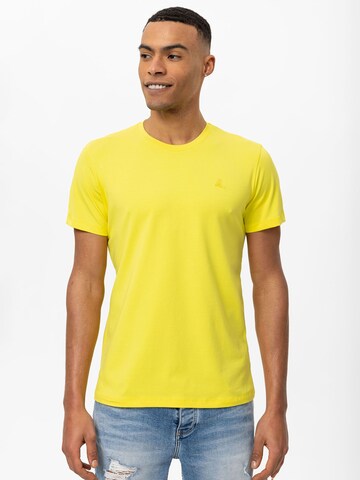 Daniel Hills - Camisa em amarelo: frente