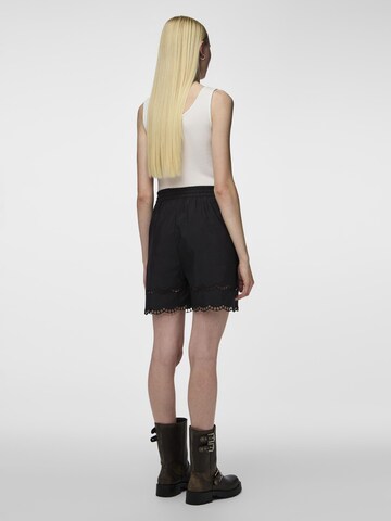 Loosefit Pantalon 'PCSara' PIECES en noir