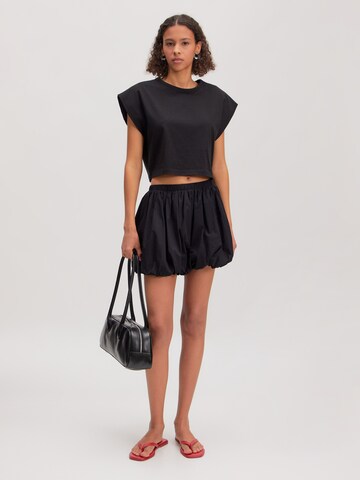 Tricou 'Xophia' de la EDITED pe negru