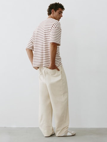 Pull&Bear Bő szár Élére vasalt nadrágok - fehér