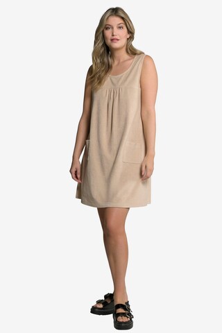 Robe Ulla Popken en beige : devant