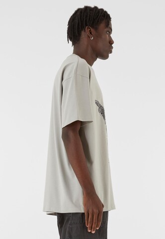Maglietta 'The Truth V.1' di MJ Gonzales in grigio