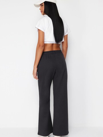 Wide leg Pantaloni di Trendyol in grigio