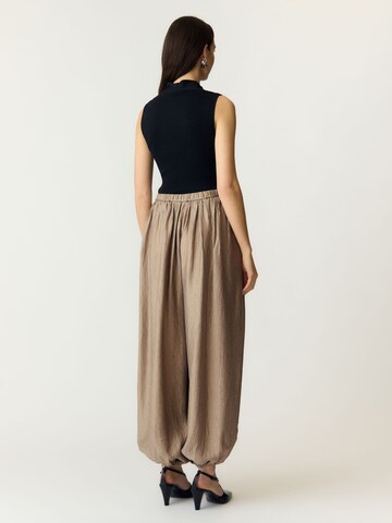 YAS - regular Pantalón 'HALLY' en beige