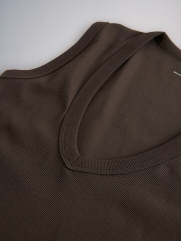 The Set Top in Braun