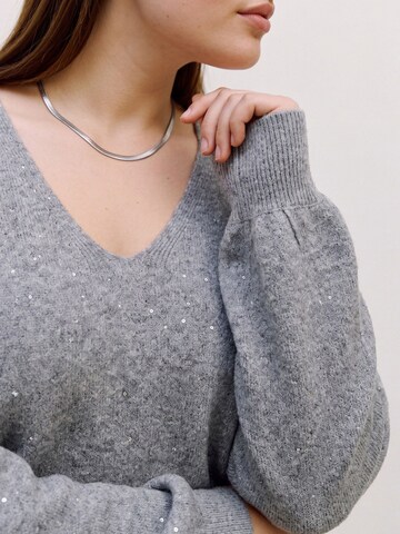 Pullover 'VMCDEMI' di Vero Moda Curve in grigio