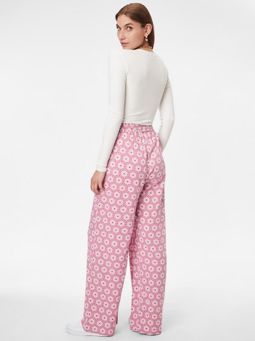 Moves Loose fit Pleat-Front Pants 'Masmu' in Pink