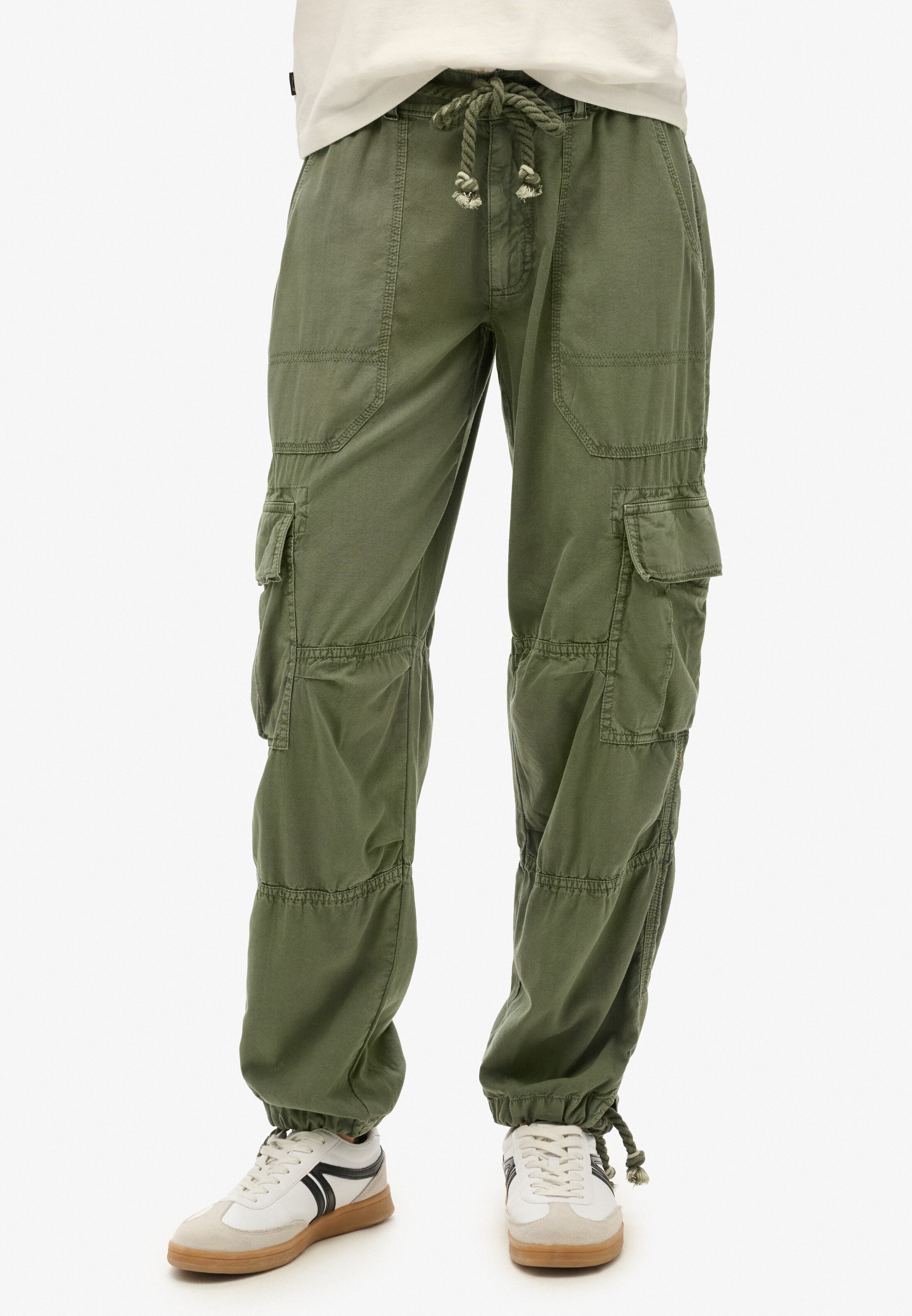 Loosefit Pantalon cargo Superdry en vert