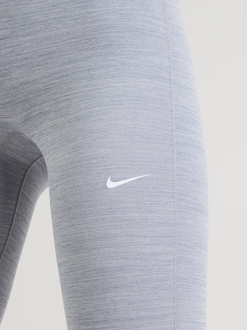 NIKESkinny Sportske hlače 'ONE' - siva boja