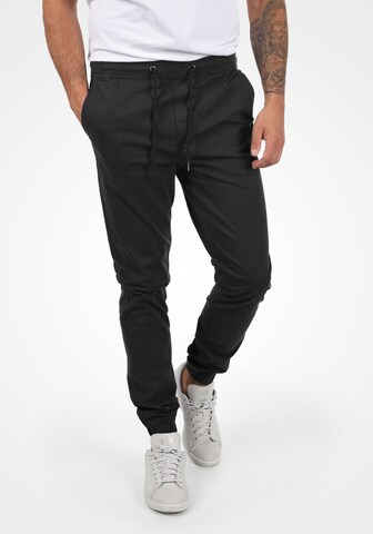 !Solid Tapered Chino 'THEREON' in Zwart: voorkant